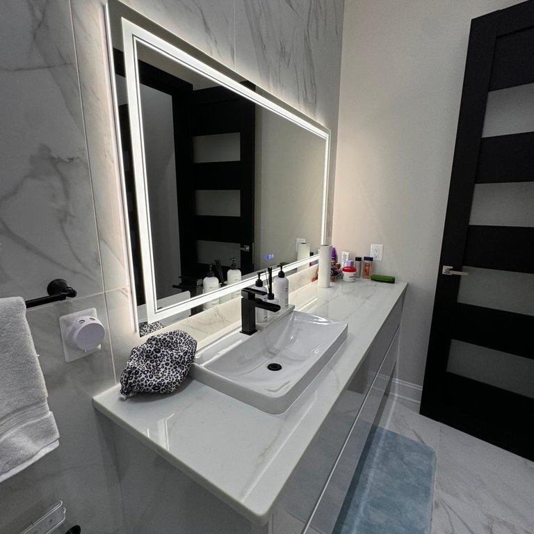 deep cleaning bathroom
